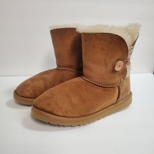 UGG Australia Bailey Button big kids Boot sz 6